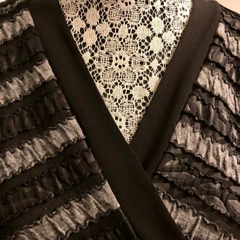 Dusak Designs Cross Over V Neck Blouse Top Soft Grey & Black Design Flattering - Picture 7 of 12